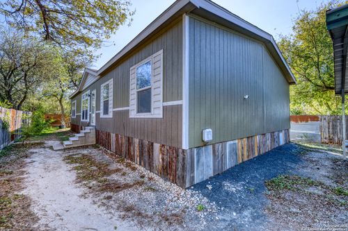 209 W Us Highway 90, Knippa, TX, 78870 | Card Image