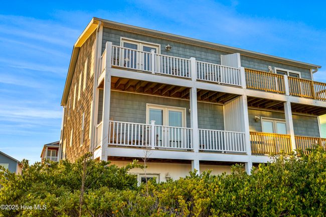 B - 537 Third Ave S, Condo with 4 bedrooms, 5 bathrooms and 1 parking in Kure Beach NC | Image 5