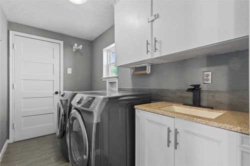 12218 Treeview Ln, Farmers Branch, TX, 75234-7810 | Card Image