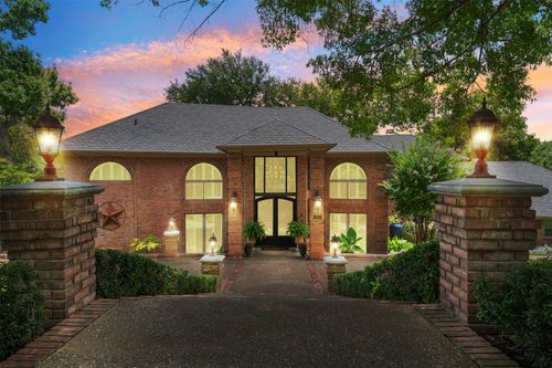 401 Canyon Creek Trl, Fort Worth, TX, 76112-1144 | Card Image