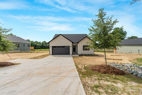 697 S Grove St, Lincolnton, NC, 28092-2437 | Card Image