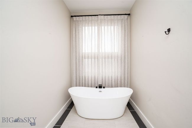 Primary Suite Bathroom- Main Level | Image 20