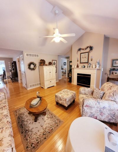 4 Lexington Court, Condo with 2 bedrooms, 1 bathrooms and null parking in Hudson NH | Image 3