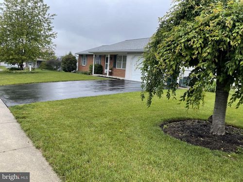 13 Garden Dr, NEWMANSTOWN, PA, 17073-9037 | Card Image
