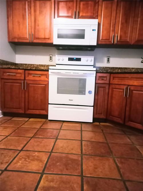 3759-3759 Cocoplum Cir, Coconut Creek, FL, 33063-5936 | Card Image