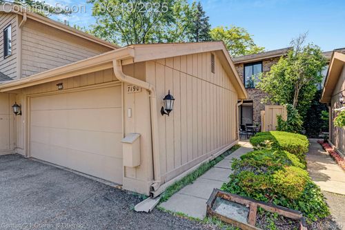 7190 Pebble Park Dr, West Bloomfield, MI, 48322-3505 | Card Image