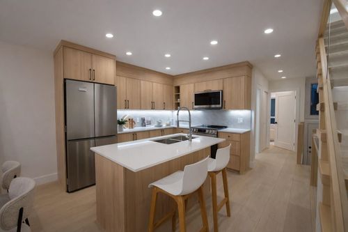 3350 Cobblestone Ave, Vancouver, BC, V5S4S4 | Card Image