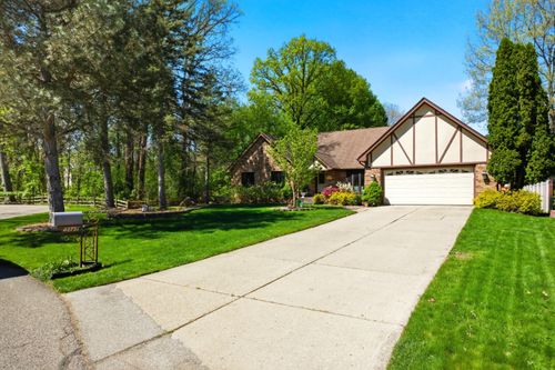 48797 Lansdowne Ct, Shelby Twp, MI, 48317-2527 | Card Image