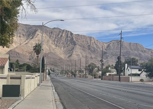 102-940 N Sloan Ln, Las Vegas, NV, 89110-2743 | Card Image