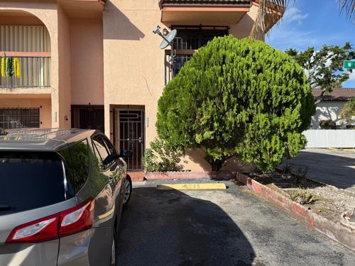 404-2555 W 53rd St, Hialeah, FL, 33016-4069 | Card Image