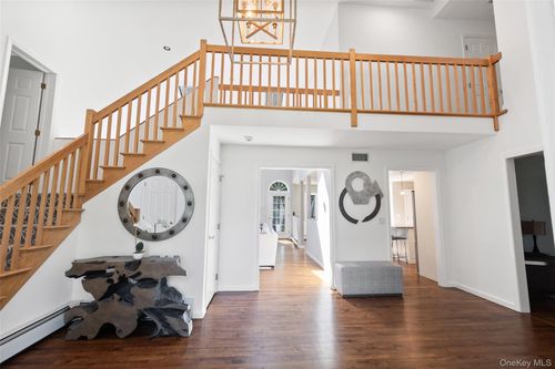 16 Club Way, Mount Kisco, NY, 10549-4501 | Card Image