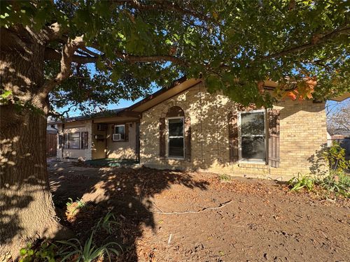 517 Shorehaven Dr, Garland, TX, 75040-5761 | Card Image