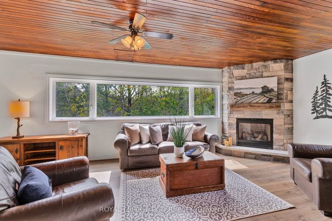 17329 Shaws Creek Rd, House other with 3 bedrooms, 2 bathrooms and 6 parking in Belfountain ON | Image 17