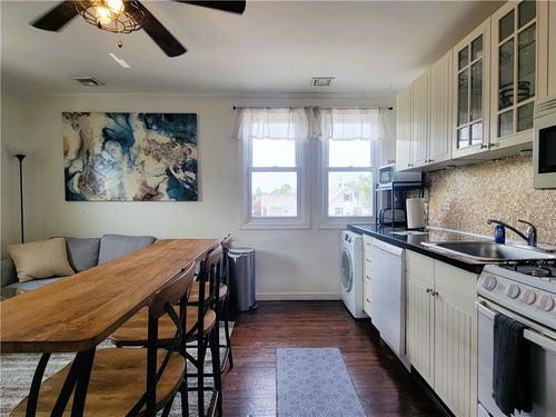 apt-3-11 Hammond St, Newport, RI, 02840-6894 | Card Image