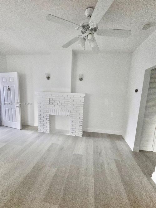 566-568 Sw 3rd St, Miami, FL, 33130-1305 | Card Image