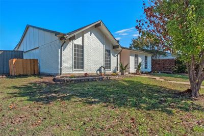 713 Green Canyon Drive, House other with 3 bedrooms, 2 bathrooms and null parking in Mesquite TX | Image 2