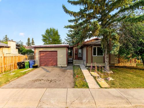 207 Deer Ridge Way Se, Calgary, AB, T2J5Y8 | Card Image