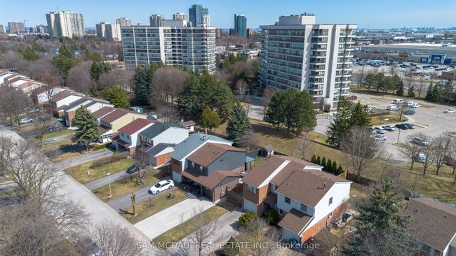 80 Longbourne Cres, House attached with 3 bedrooms, 2 bathrooms and 4 parking in Brampton ON | Image 32