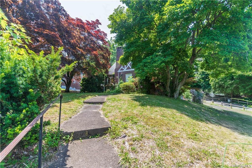 Carpenter Ave, Newburgh, NY 12550