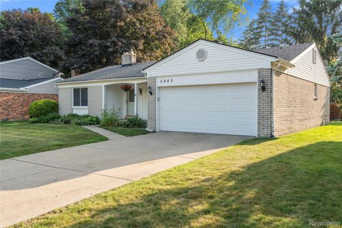 5945 Slate Dr, Troy, MI, 48085-3884 | Card Image
