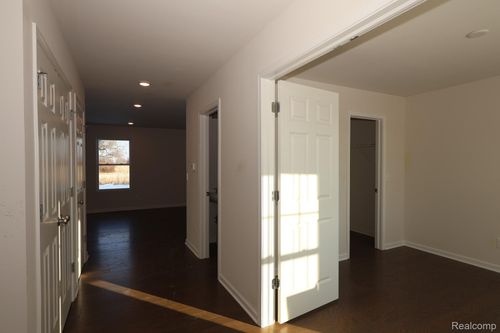 34427 Starling Dr, New Baltimore, MI, 48047-2834 | Card Image