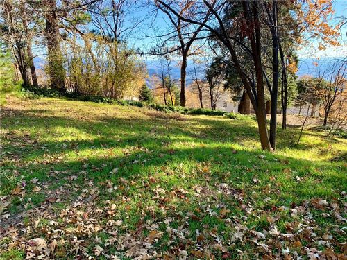 40 Park Dr, Running Springs, CA, 92382-7502 | Card Image