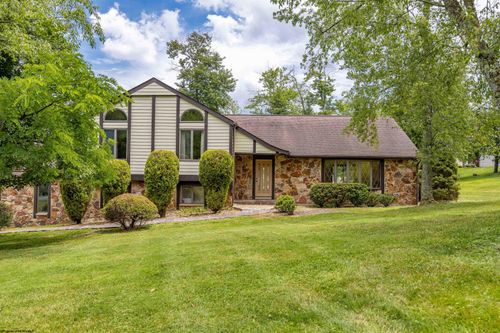 3300 Fox Run Ct, Morgantown, WV, 26508-8614 | Card Image