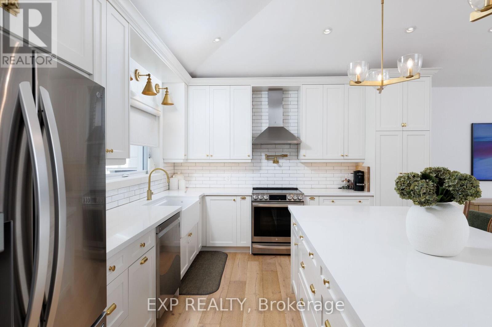 Residential in Mississauga (Applewood) 4