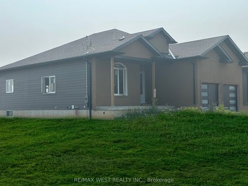 215 Forler St, West Grey, ON, N0G2M0 | Card Image