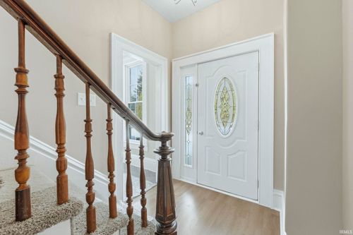 201 W Pine St, Pierceton, IN, 46562-9359 | Card Image