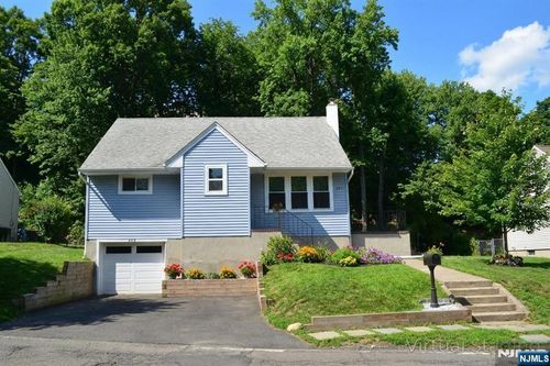 454 Rifle Camp Rd, Woodland Park, NJ, 07424-3206 | Card Image