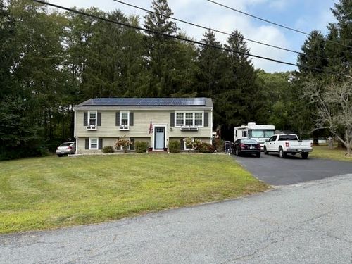 51 Newton St, Westport, MA, 02790-4707 | Card Image