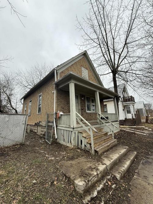 2749 N 9th Street, MILWAUKEE, WI, 53206 | Card Image