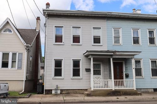 305 Dock St, SCHUYLKILL HAVEN, PA, 17972-1211 | Card Image