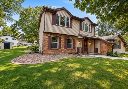 7251 Hyacinth Ct, Greendale, WI, 53129-2752 | Card Image