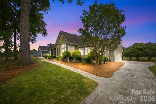 242 Mallard Way, Mooresville, NC, 28117-8117 | Card Image