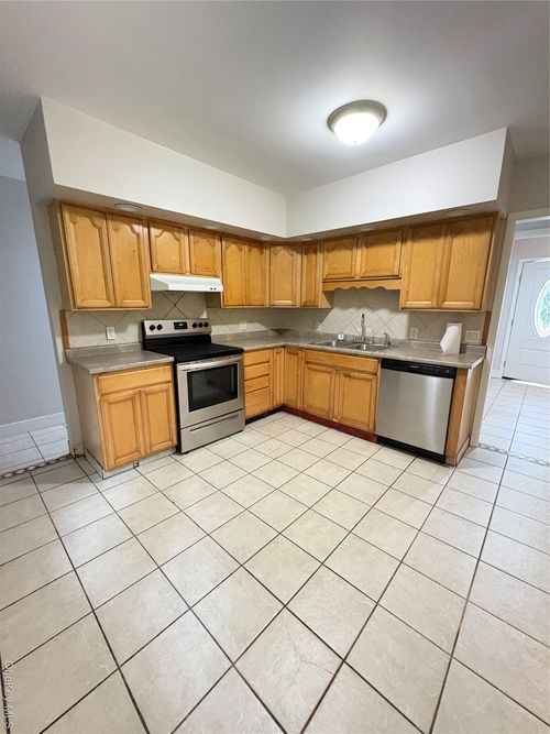 42 Burlison Ave, Ellenville, NY, 12428-2626 | Card Image