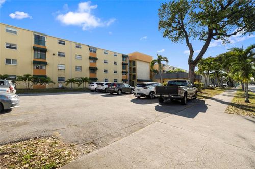 302-606 W 81st St, Hialeah, FL, 33014-4156 | Card Image