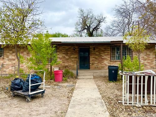 374 W Us Highway 57, La Pryor, TX, 78872 | Card Image