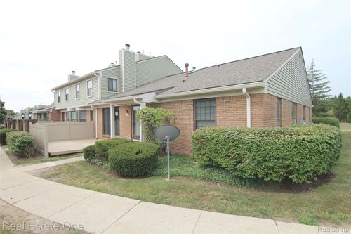 31119 Country Blf, Farmington Hills, MI, 48331-1009 | Card Image
