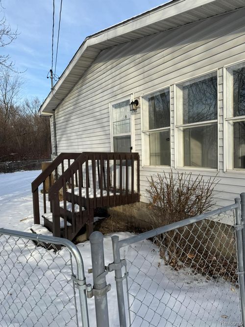 5249 Lapeer Rd, Burton, MI, 48509-2021 | Card Image