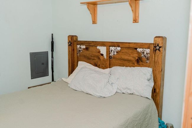 Bedroom of tiny house | Image 18