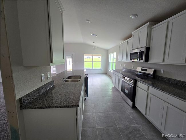 310 W Rexford Dr, House other with 3 bedrooms, 2 bathrooms and 2 parking in Beverly Hills FL | Image 14