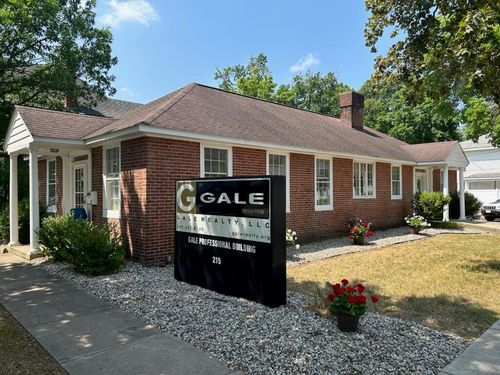 215 N Kalamazoo Street, Paw Paw Village, MI, 49079 | Card Image