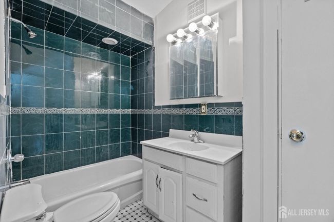 1419 Highway 33, House other with 5 bedrooms, 3 bathrooms and null parking in Hamilton NJ | Image 11