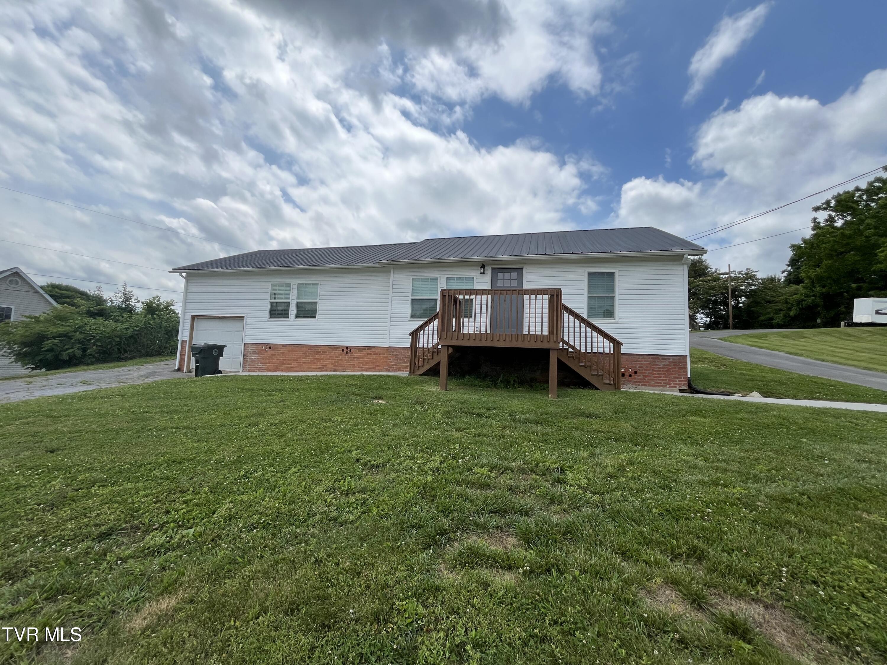 Gray Station Rd, Johnson City, TN 37615