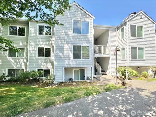 apt-j303-975 Aberdeen Ave Ne, Renton, WA, 98056-2895 | Card Image