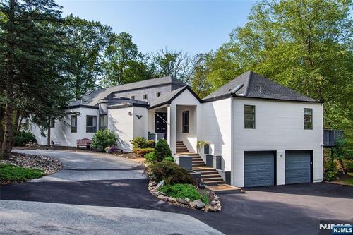 4 Springwood Ter, Kinnelon, NJ, 07405-2166 | Card Image