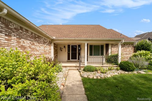 2325 Tucker Dr, Troy, MI, 48085-4078 | Card Image