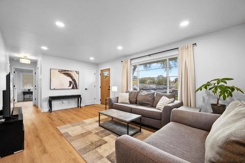 7601 Elliot Ave S, Richfield, MN, 55423-4566 | Card Image